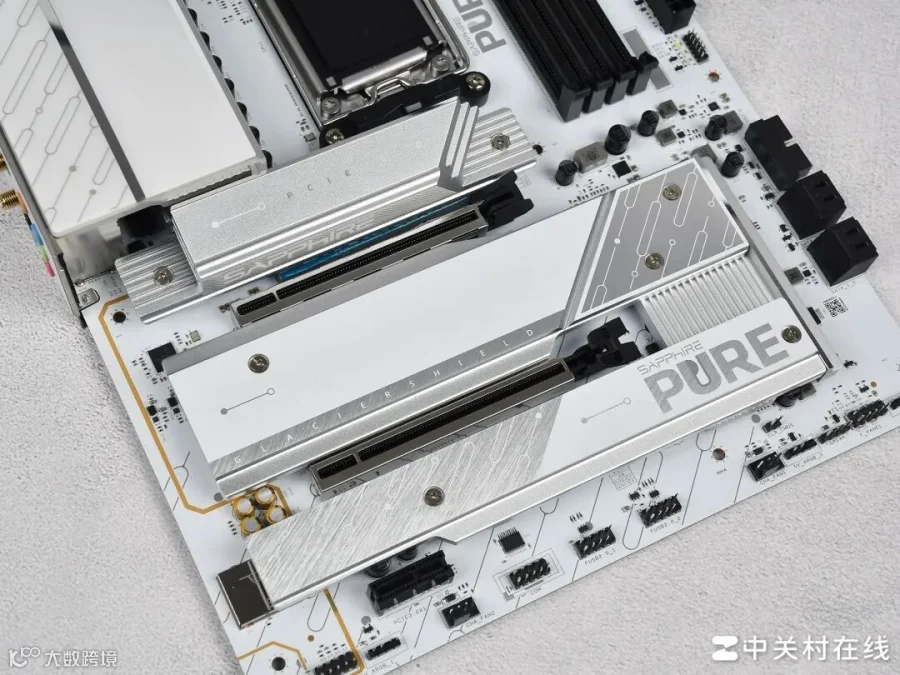 蓝宝石PURE 极地 X870A WIFI7主板评测 纯白配色 跑满X3D