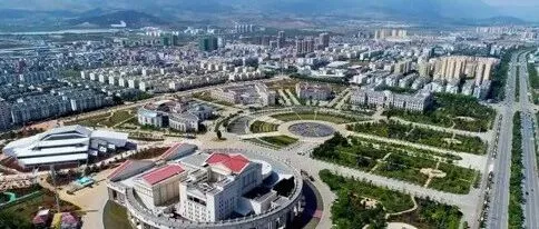 <em>红河</em>是个怪胎，2025年GDP增速5.6%，沿边地区里产业承接最猛，却鲜少有人提<em>红河</em>崛起