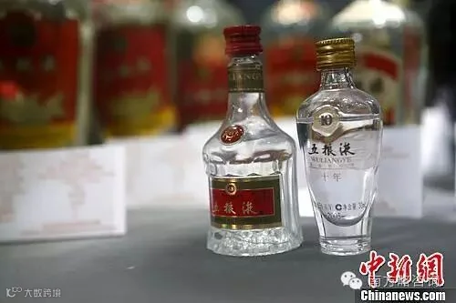 图为北京一家老酒博物馆里陈列的五粮液酒。中新社发 张浩 摄