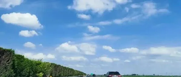 东营的东城南一路，完善之后对于城区出行来说，确实节省了不少工夫。