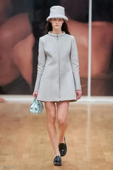 女装单品趋势 2022年春夏最佳简约连衣裙(图3)