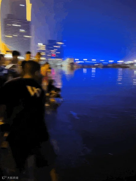 IMB_Np4P87.GIF
