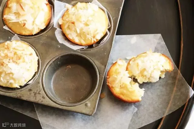 pineapple-and-coconut-muffins-gluten-free.jpg