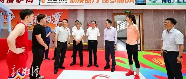 胡贺波看望慰问“湘BA”湘潭市代表队
