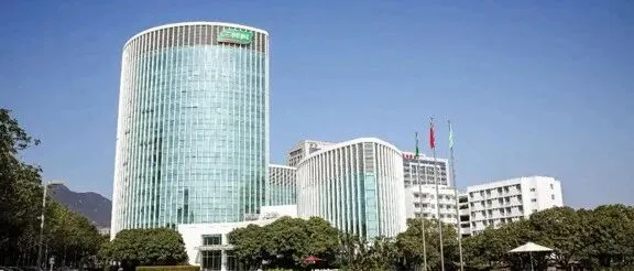 莆田给福建争面子了，莆田首个市值破百亿的企业来了，那就是三棵树