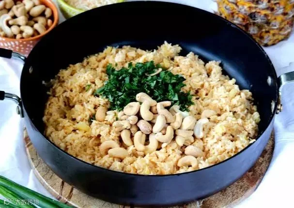 Pineapple-coconut-cashew-rice3.jpg