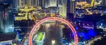 天津滨海新区修得挺气派，可一到后半夜想嗦碗面安顿一下肚子并不算顺手，属于深夜觅食困难区。