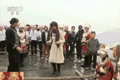 【主播回乡过大年】织布走寨、跳竹竿舞……欧阳夏丹带你品味多彩民族幸福年