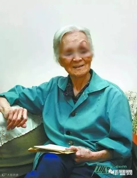 赌博网站的骚,闪瞎了我的腰。。。 。。。