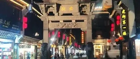 太沉重！黄山屯溪河街周边的相亲角，条件具体到让人无话可说，外地人逛完都安静了。