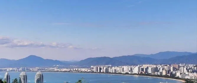 我是重庆人，去了一趟海南省三亚市，不吹不黑，三亚市比网上评价的还要好！