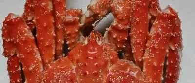 俄罗斯帝王蟹市场开始犯难：曾经贵到普通人不敢想的帝王蟹，如今湖北襄阳市场大车排队装运
