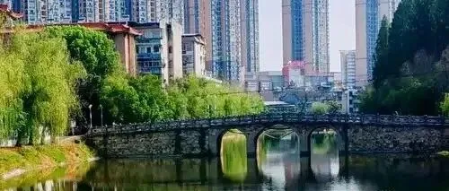 太窒息！随州神农公园的相亲角，择偶要求一个比一个硬，本地人看完都愣在原地。