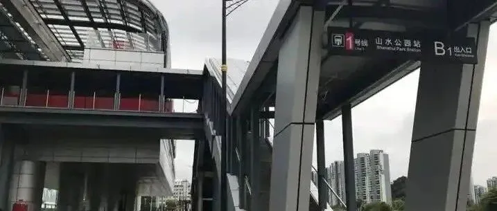 桂林人每天望着停工的三公里云轨柱子扎心，这哪是通勤线简直是伤疤。
