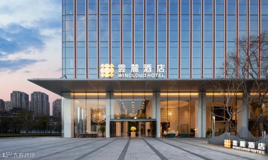 酒店门头.jpg