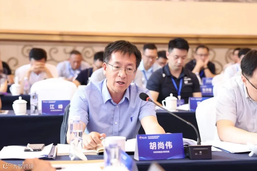 专家做主题发言 (2).JPG