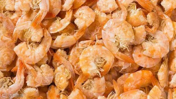 骨头汤、虾皮补钙效果好吗？中老年人想要骨骼健康，多吃这几物！