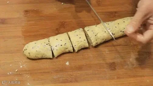 10分钟学会麻花做法，成本不到10元，香酥满屋谁能不爱？