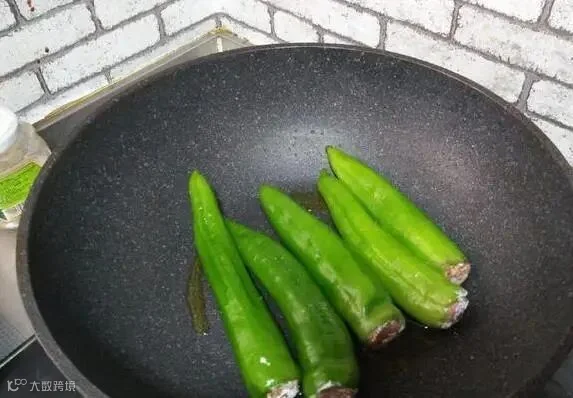 妈妈秘传酿尖椒,5个小技巧,做出香辣嫩滑的家常味