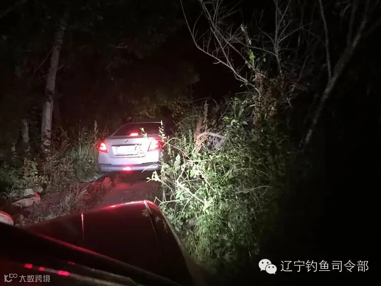 崎岖蜿蜒的山间小路