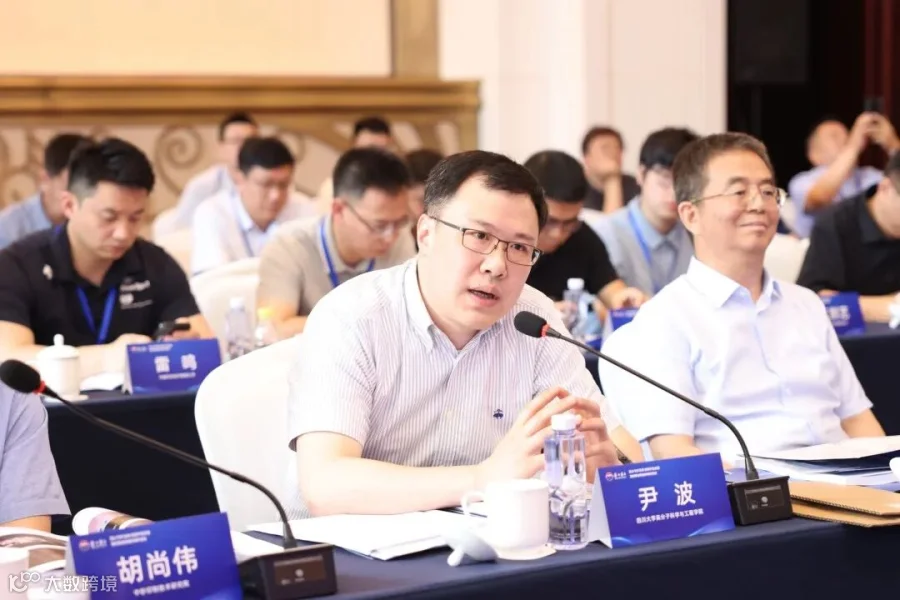 专家做主题发言 (3).JPG