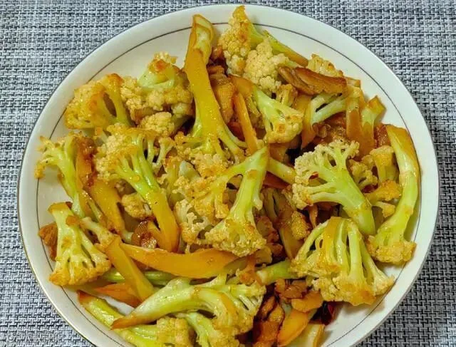 饭店的干锅菜花原来是这样做,有技巧没难度,香辣脆爽太费饭了