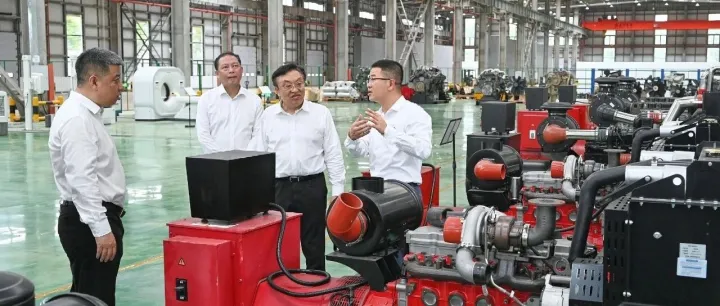 冯飞在海口市督导树立和践行正确政绩观学习教育并调研经济发展情况