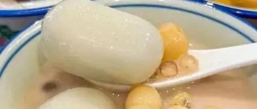 广东潮州鸭母捻被游客当“鸭蛋汤圆”闹上热搜，评论区三千条都在吵到底算甜点还是主食