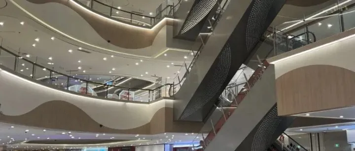 一座55万的巨型商场，为何从全城打卡变成了人人找不着北