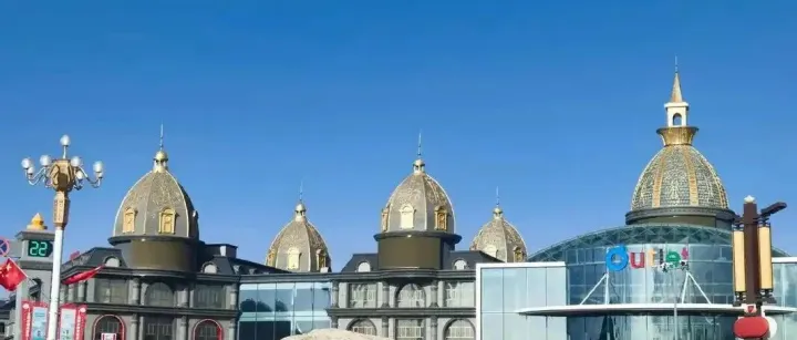内蒙古呼和浩特在一个只有30人的偏僻村落，砸下1.09亿元建出个冷冷清清烂着的景点。