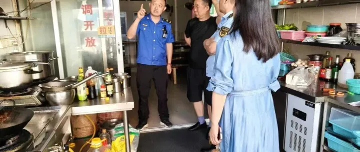 金安区东市街道开展暑期食品安全专项检查