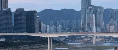 刚从重庆沙坪坝回来，毫不客气的说，沙坪坝是全国市辖区城建天花板！
