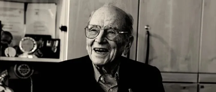 我们为公司创始人的逝世而哀悼  We mourn the loss of our company founder
