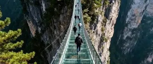张家界天门山玻璃栈道再升级！云端漫步更刺激！