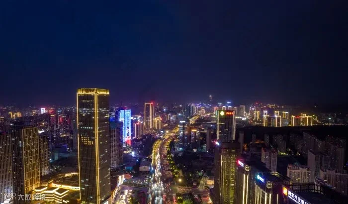 image-04-经十路流光夜景