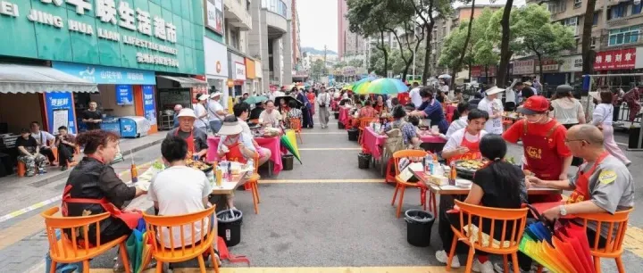 地方商务丨聚人气汇商气！云岩盐务街路边烙锅局激活消费新活力
