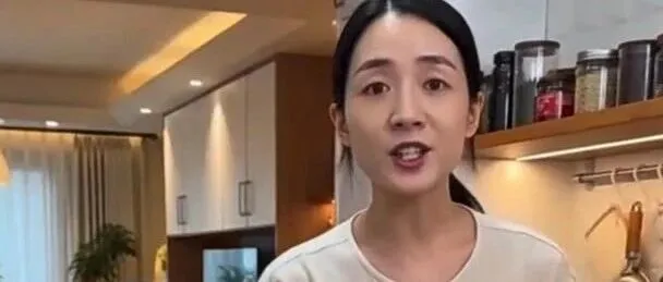 演都不演了，直接上AI……“名师”是假的，“学霸”也是假的，只有卖课是真的
