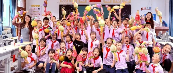 遂中小学部：光荣入队赓续红色薪火    欢歌六一遥祝高三鹏程