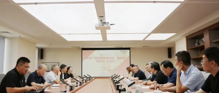 北京一轻控股有限责任公司党委书记、董事长胡雄光一行到访中国酒业协会