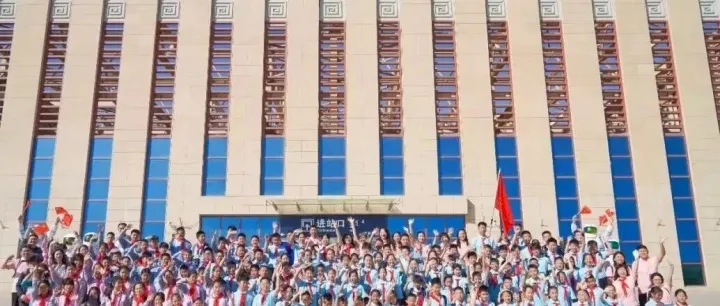以青春之名，赴航天之约！——额济纳旗“航天观礼专属研学”点亮少年逐梦之旅