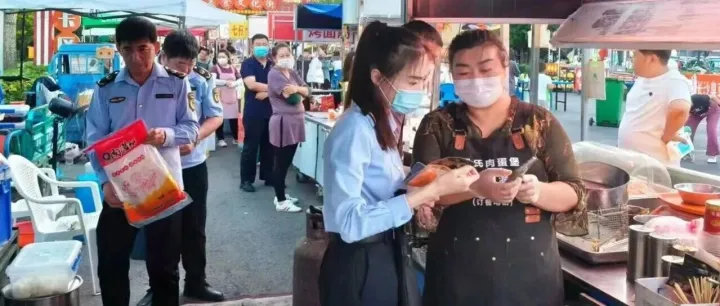 【工作动态】夜查守烟火 平安更舒心——市场监督管理局护航夜市消费安全