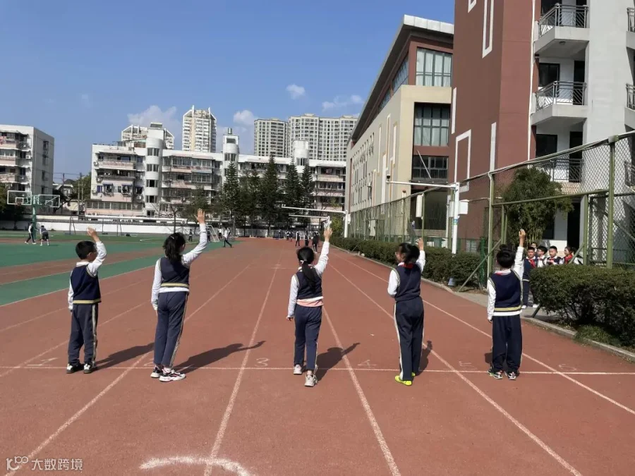 学校操场“认识”每个学生，还会掐表计时-教育频道-温州网