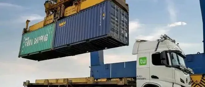 搭载中国轮式起重机，巴拉圭港口正在陆续更新现有设备