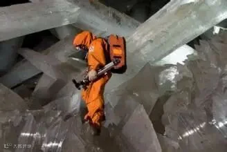 墨西哥巨人水晶洞2.jpg