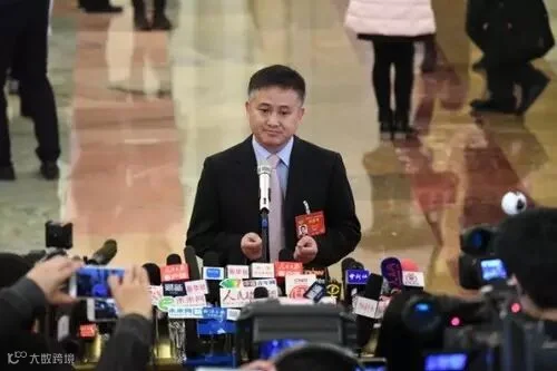 潘功胜.jpg