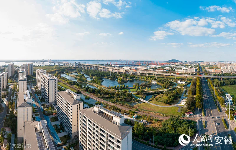 昔日的“灰色空间”，今天的“宝藏公园”。人民网记者 张俊摄