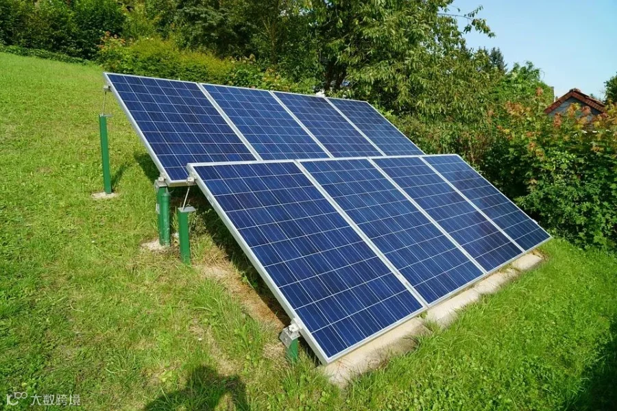 solar-photovoltaic-2666106_960_720.jpg