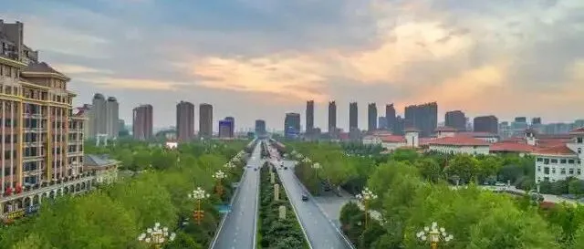 许昌的建安大道，改造之后对于主城区通勤来说，确实减少了不少耗时。