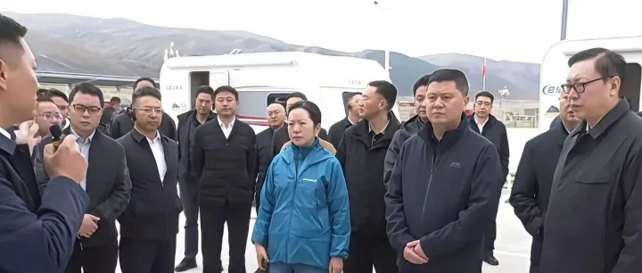 2025年全州第三季度县（市）委书记工作会和全州精城优镇暨牧区产业发展现场推进会期间与会领导赴自驾游驿站考察调研