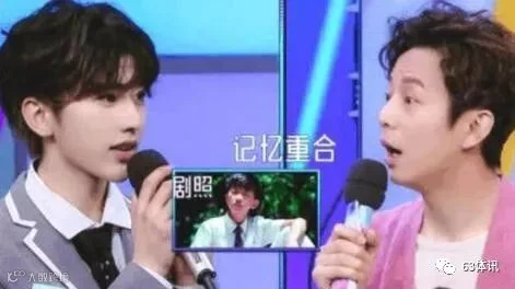 有一种合影叫:你年轻我还小,我长大了你还年轻